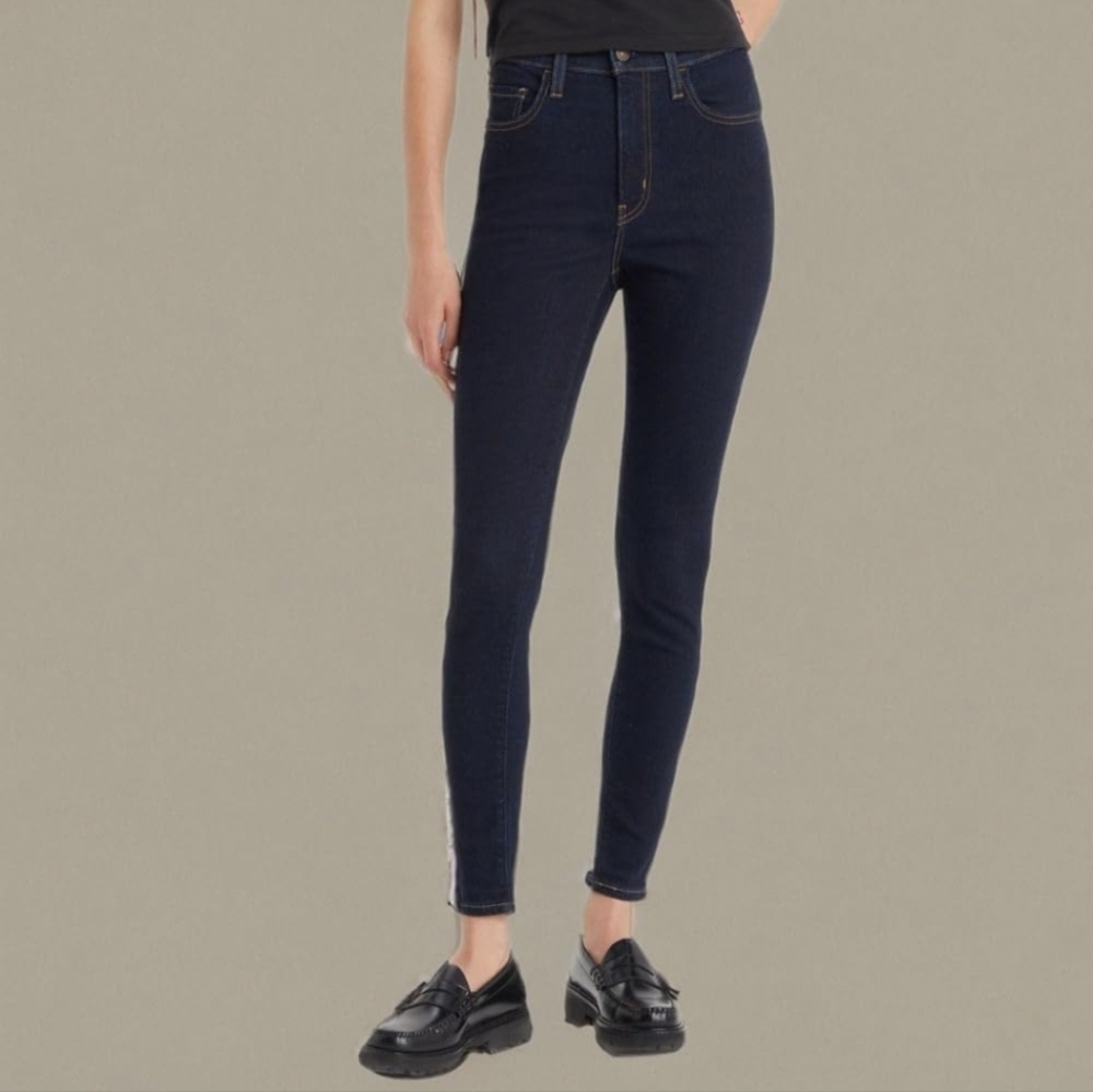 Levi's 720 Dark Blue Stretchy Skinny Jeans Size 26 Short
